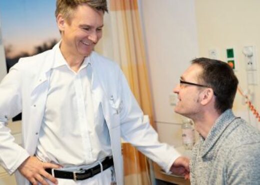 Prof Langenbach mit Patienten